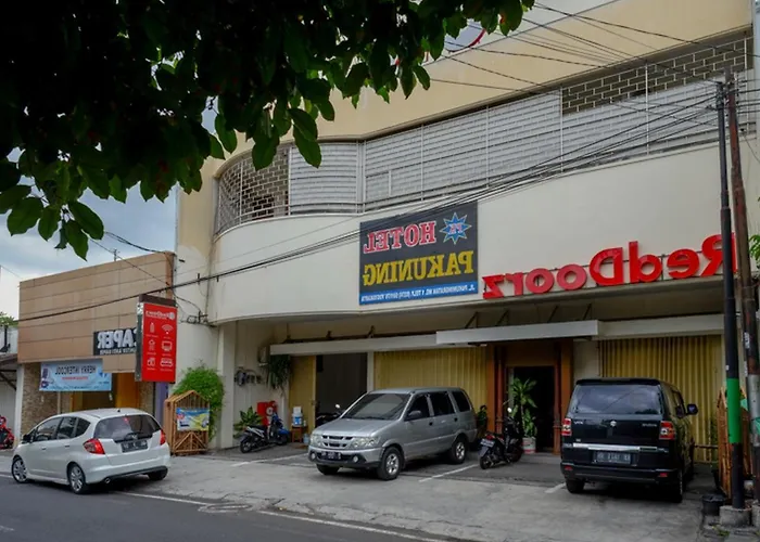 RedDoorz near Tugu Yogyakarta Hotel